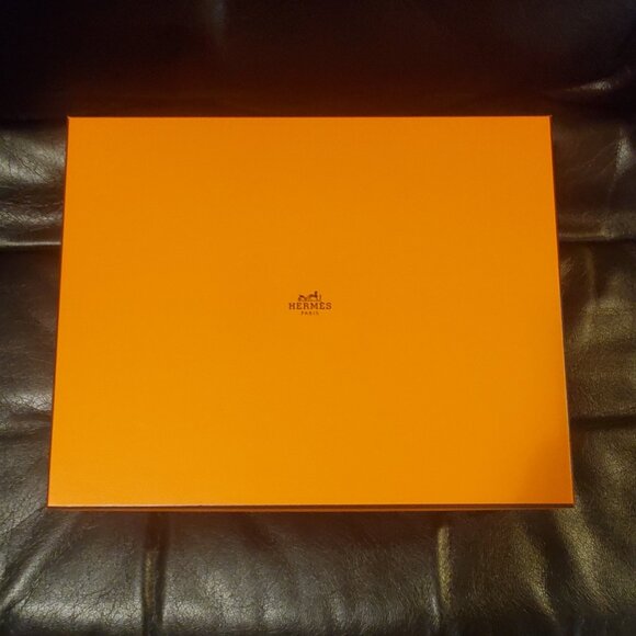 Perfect condition HERMES box 11"x14"x4.5" - Picture 1 of 4